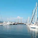 In Gassin Near Tropez Beaches 쎙뜨호뻬